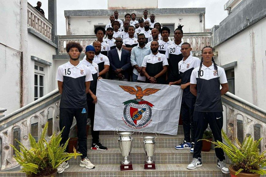 Mau tempo retém Benfica na Brava naquela que seria a primeira viagem para uma competição nacional