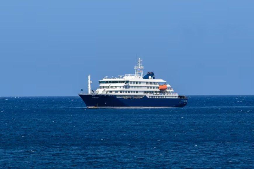 Navio de cruzeiro com surto suspeito de hantavírus está ancorado ao largo de Cabo Verde após três mortes
