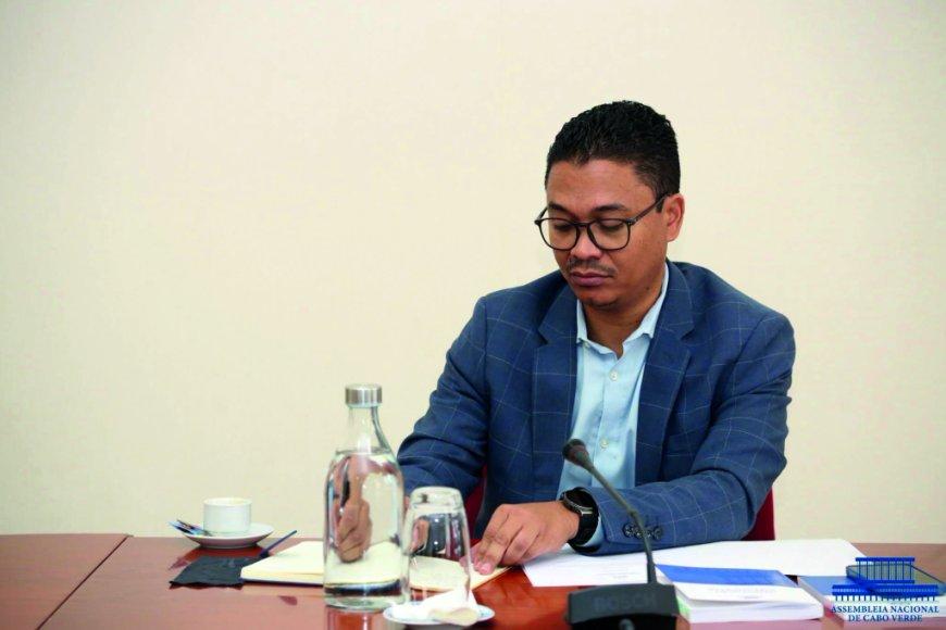Narrativa Política Não Governa um País, Afirma Luís Carlos Silva