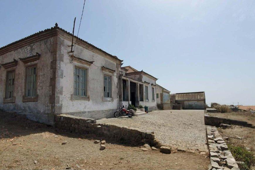 Escola Central de Nossa Senhora do Monte continua a clamar por recuperação após mais de uma década de degradativa espera