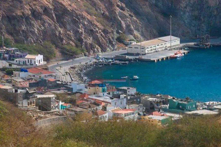 Emigrantes queixam&se de burocracia e demora na alfândega da Brava