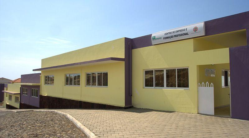 Fogo: Mais de 40 formandos recebem certificados de conclusão de cursos profissionais