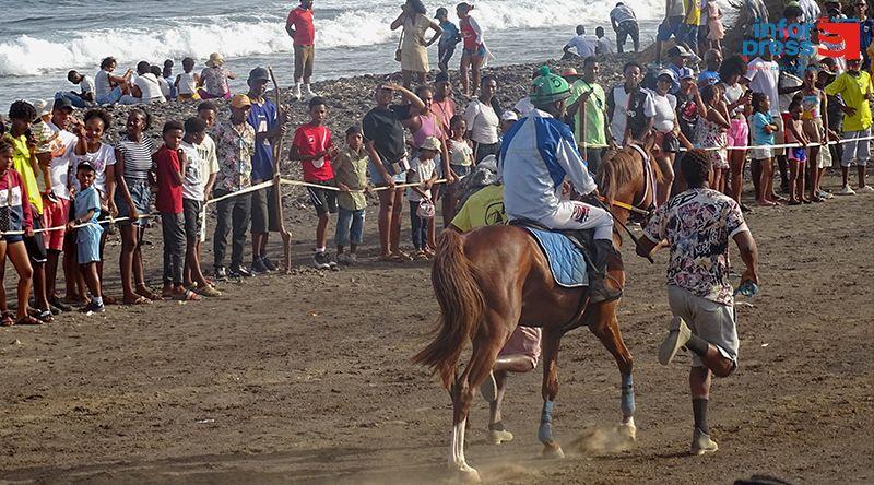 Porto Novo/São João: Corrida de cavalos puro sangue pela primeira vez nas festividades do santo padroeiro