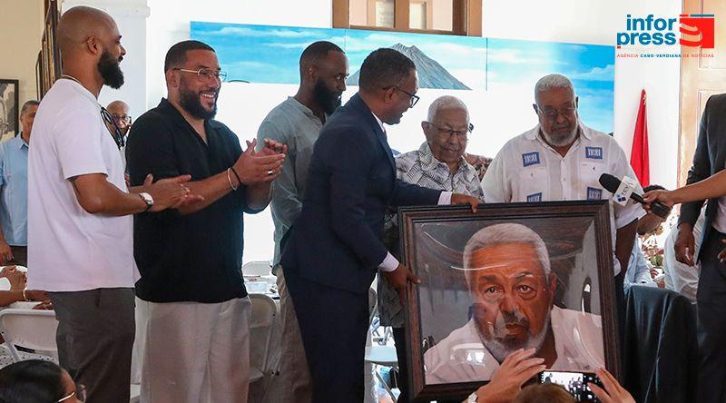 São Filipe: Henrique Pires homenageado no Almoço dos Cavaleiros pelos 51 anos dedicados à Festa da Bandeira
