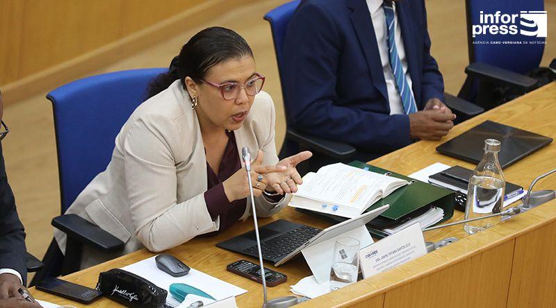 Parlamento: “Não há base legal para esta ser a última sessão” – ministra Janine Lélis