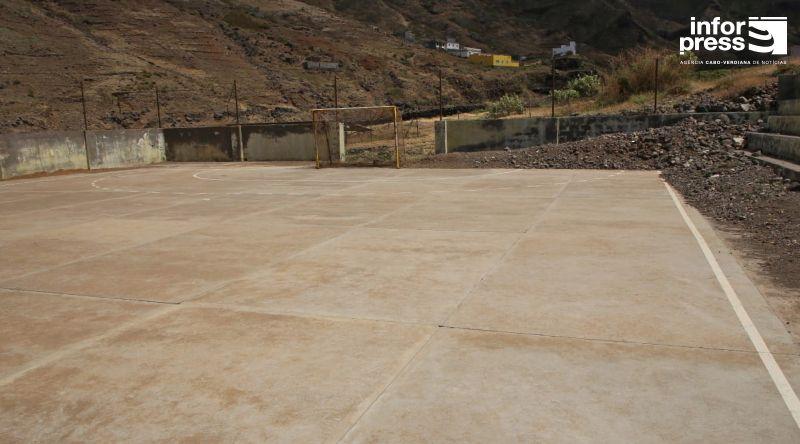 São Nicolau: Jovens da localidade de Ribeira Prata pedem requalificação da placa desportiva