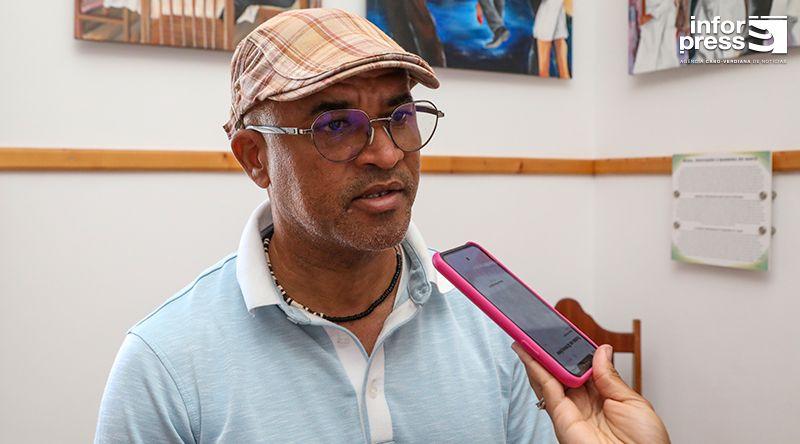 São Filipe: Artista plástico Zélito Barbosa reforça intercâmbio artístico e alerta para desafios no consumo de arte