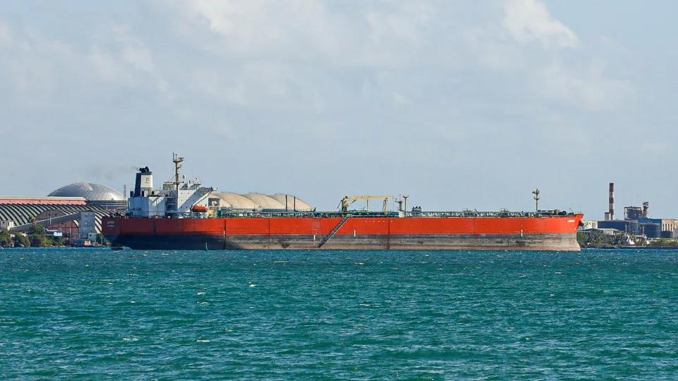 Petroleiro russo com 740 mil barris de crude atraca em Cuba