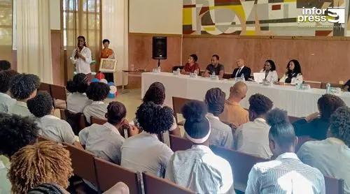 Liceu Domingos Ramos: Alunos do 12.º ano refletem sobre o futuro profissional com especialistas