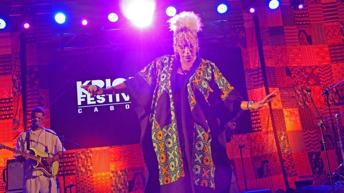 Ceuzany Pires, “good vibe” e emoção a abrir a segunda noite da 15ª edição Kriol Jazz Festival