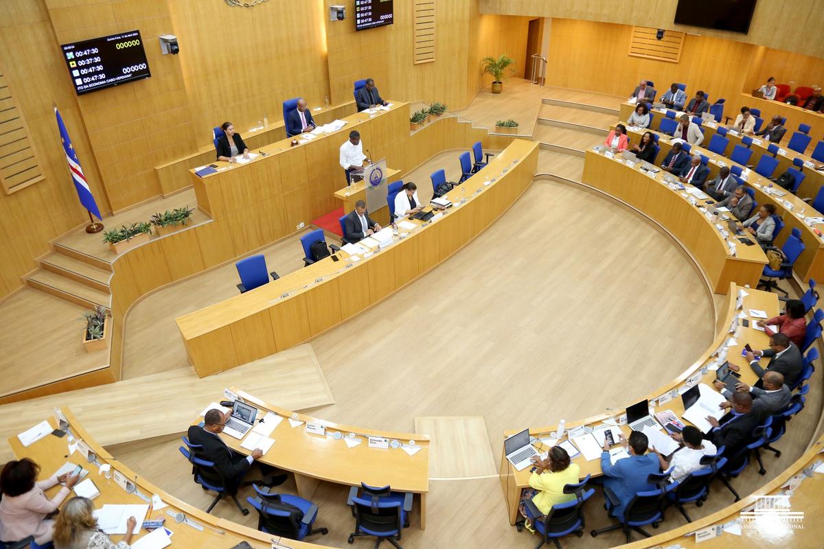Parlamento de Cabo Verde Aprova Orçamento Retificativo para 2026