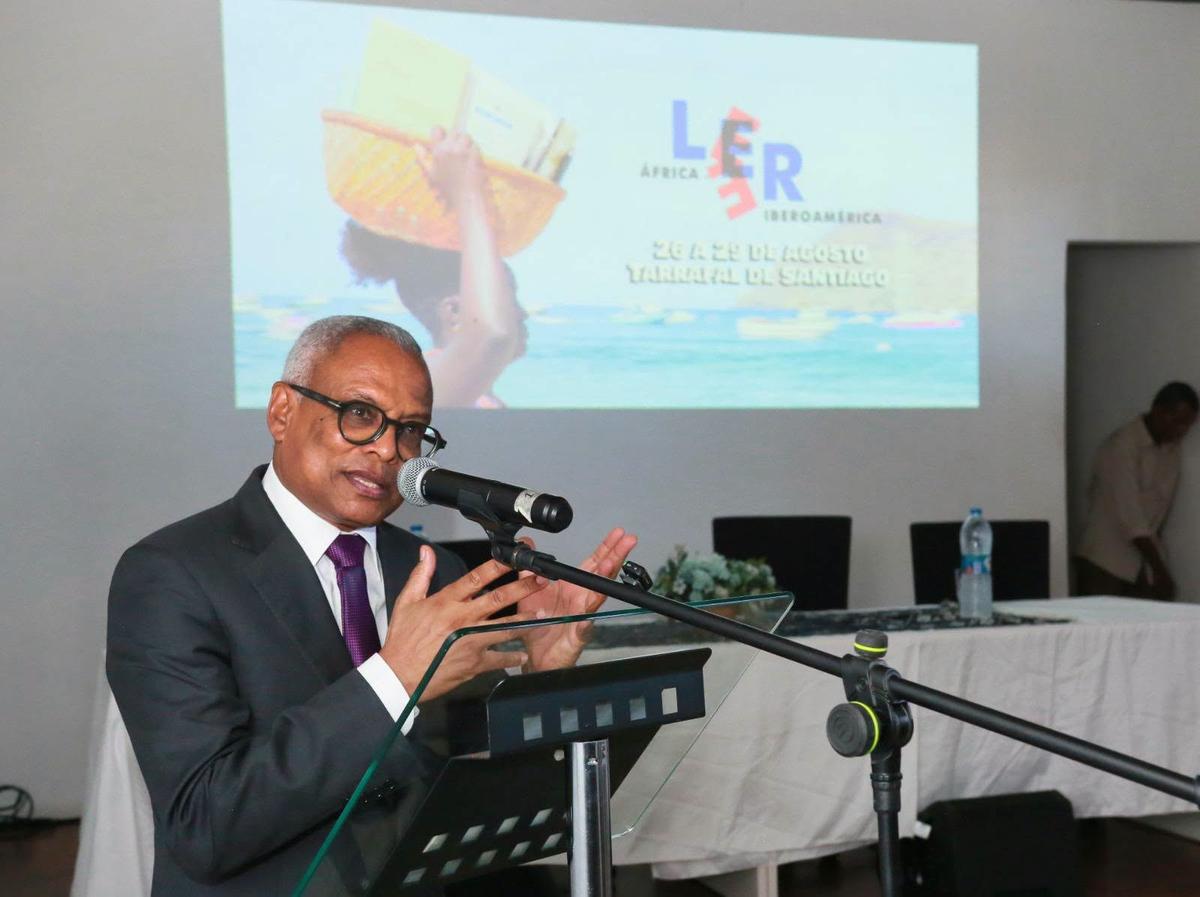Cabo Verde: José Maria Neves participa em seminário internacional sobre leitura no Tarrafal