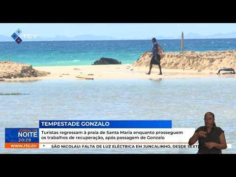 Turistas regressam à praia de Santa Maria enquanto prosseguem os trabalhos de recuperação