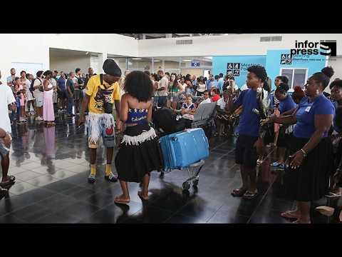 Batucadeiras transformam aeroporto da Praia em palco de celebração e ritual de acolhimento