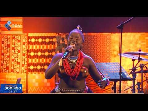 Palco de Domingo com Fatú Djakité