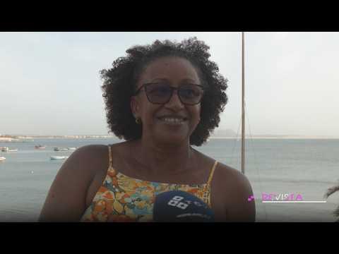 Artesã Margarete Morais reutiliza velas de kitesurf para criar bolsas e acessórios