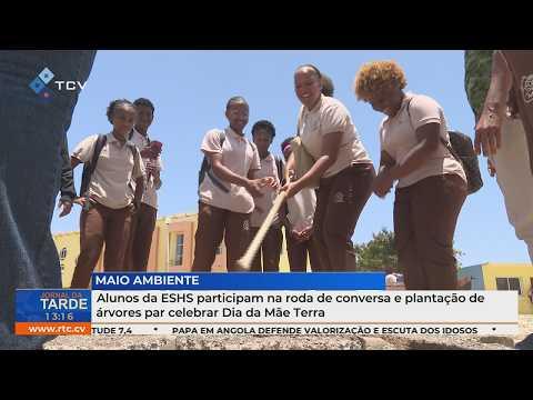 Alunos da ESHS participam na roda de conversa e plantação de árvores par celebrar Dia da Mãe Terra