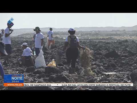 Dezenas de voluntários juntam-se em ação de limpeza costeira na Praia Funda, em Salamansa