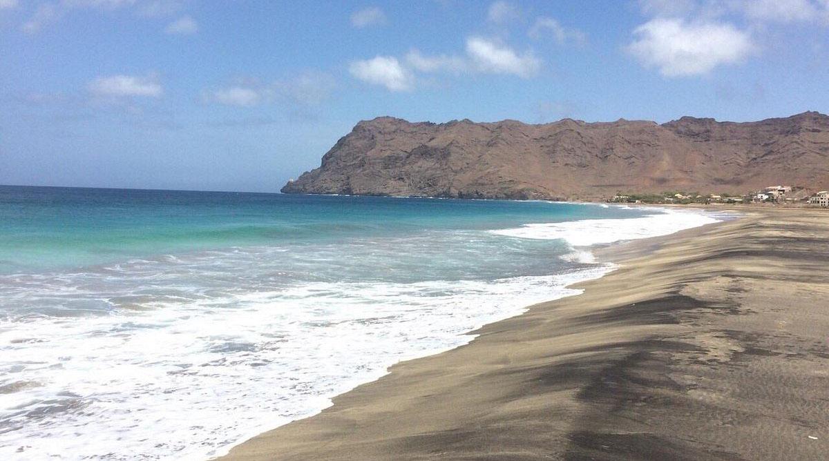 Turista portuguesa morre após ser encontrada em paragem cardiorrespiratória na praia em São Pedro