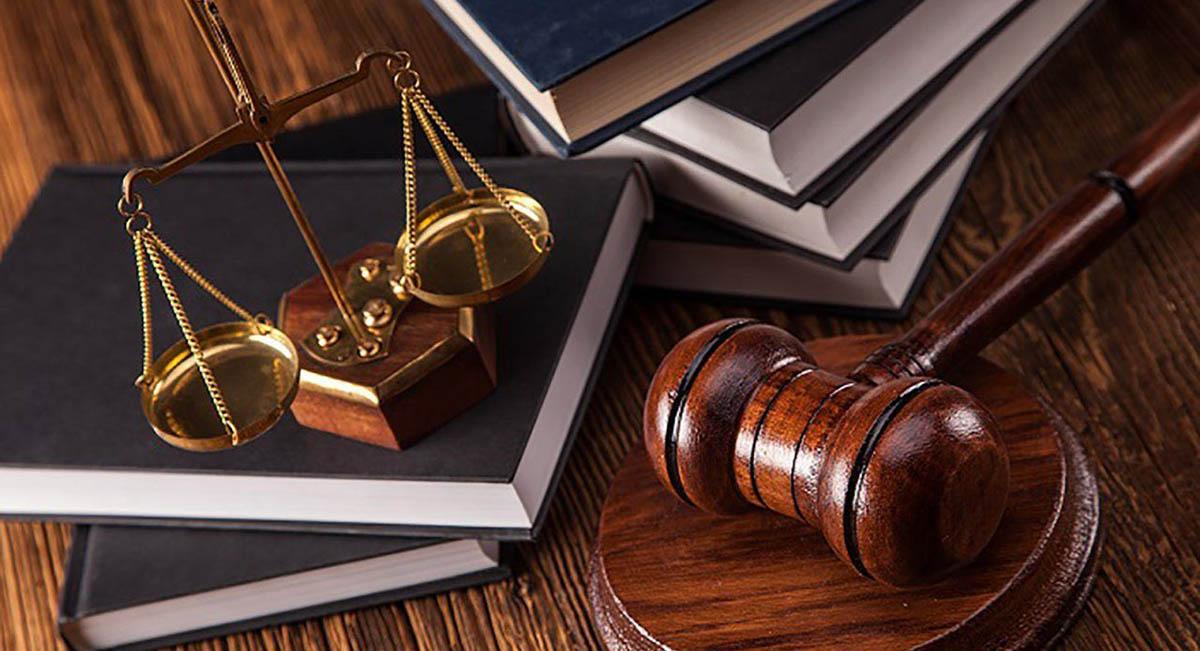 Homem indiciado por um crime de homicídio e uma tentativa de homicídio em prisão preventiva