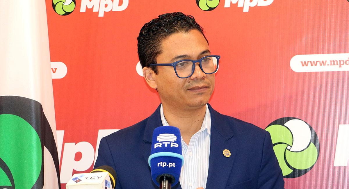 Luís Carlos Silva demite-se da liderança da bancada parlamentar do MpD após revisão dos estatutos do partido