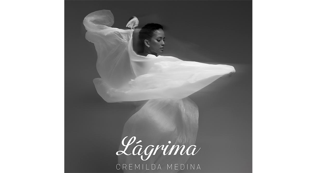 Cantora mindelense Cremilda Medina lança álbum exclusivamente de mornas intitulado “Lágrima”