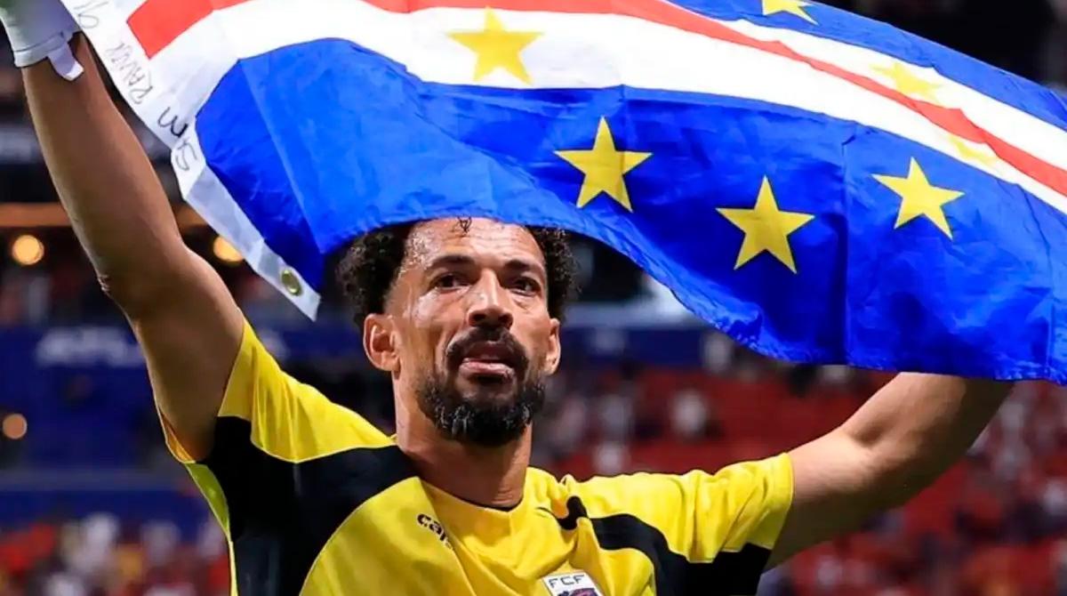 Vozinha chega terça-feira ao Chile para assinar pelo Colo-Colo