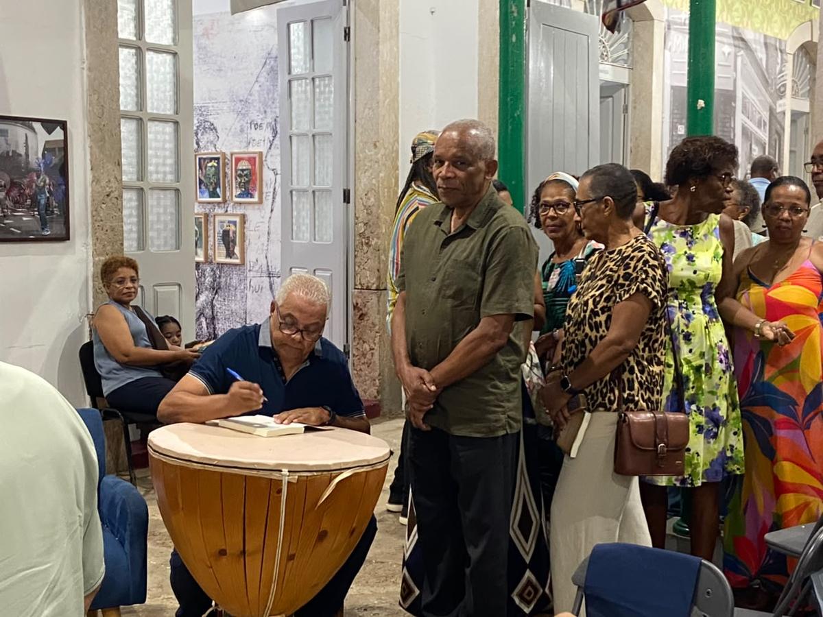 Eduino Santos lança romance sobre memória e história das mulheres cabo-verdianas