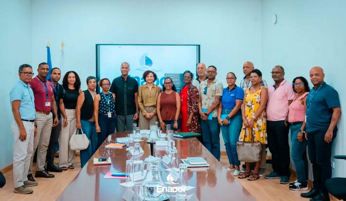 Enapor e transitórios discutem logística de pequenas encomendas no Mindelo