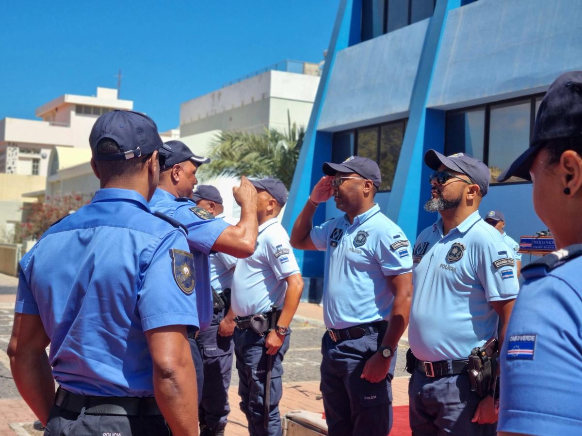 São Vicente reforça segurança com novos agentes e promoções na Polícia Nacional