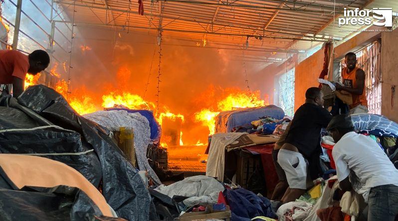 Comerciantes perdem tudo em incêndio de grandes proporções em Ponta Belém na cidade da Praia