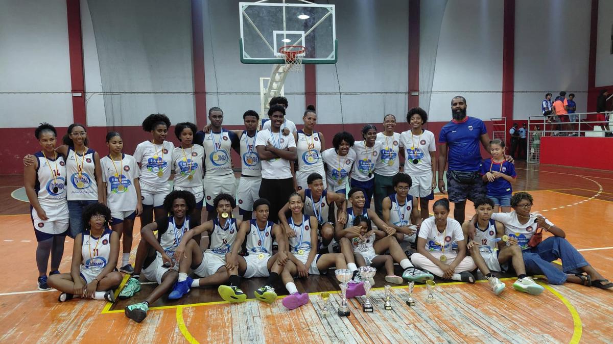 La Familia: bicampeão sénior feminino e pentacampeão sub-18 masculino em S. Vicente