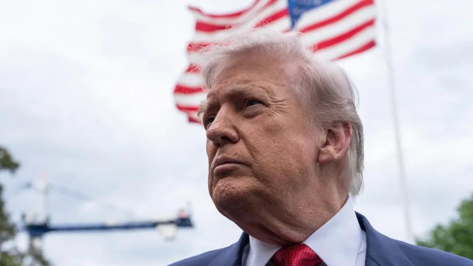 Trump diz que EUA vão atacar Irão “com muita força esta noite e amanhã”