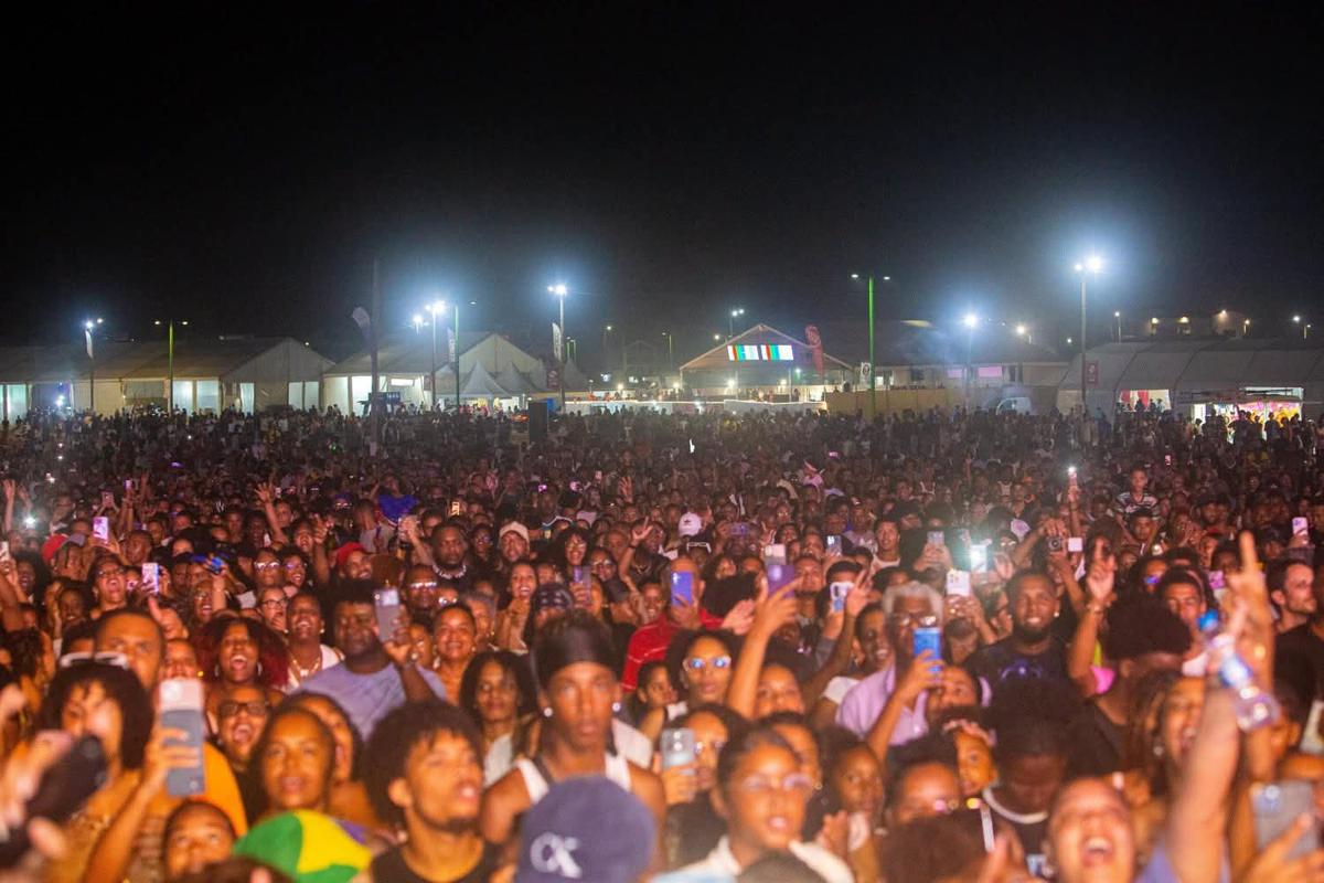 Baía das Gatas entra no terceiro dia com Carnaval de Mindelo, Hélio Batalha, Garry e Tiken Jah Fakoly