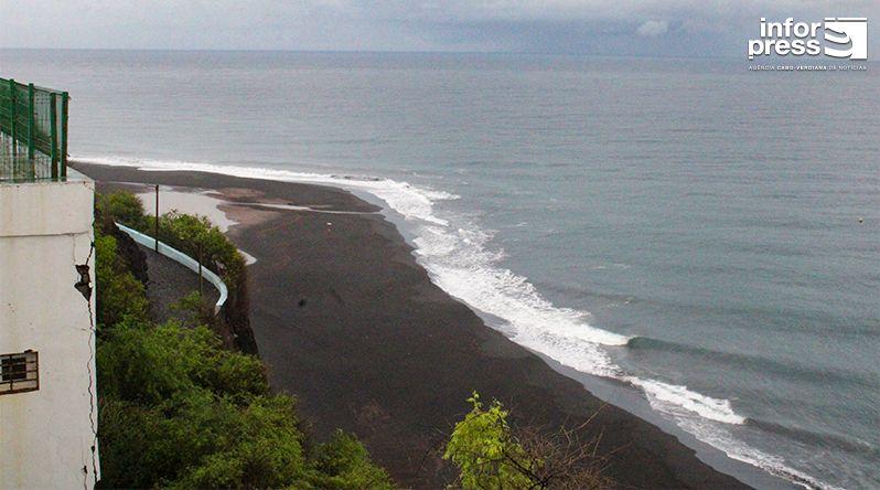 São Filipe: Queda de rochas interdita acesso norte à praia de Fonte Bila