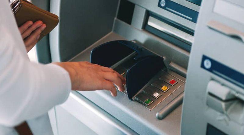 Exclusão Digital: Idosos com baixa literacia perdem autonomia na transição acelerada do Estado e dos bancos