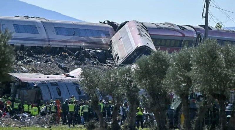Sobe para 69 o número de mortos no acidente ferroviário em Espanha, 50 feridos nos hospitais