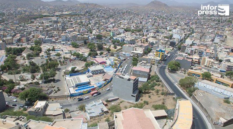 Calor extremo põe cidade da Praia sob brasas, altera rotinas e expõe vulnerabilidade urbana