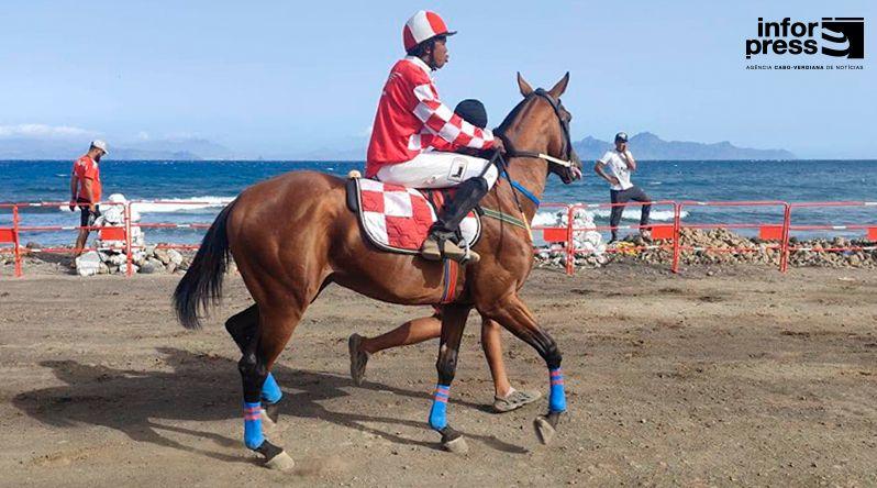 Corrida de Cavalo Puro-Sangue em Porto Novo Adiada para Setembro