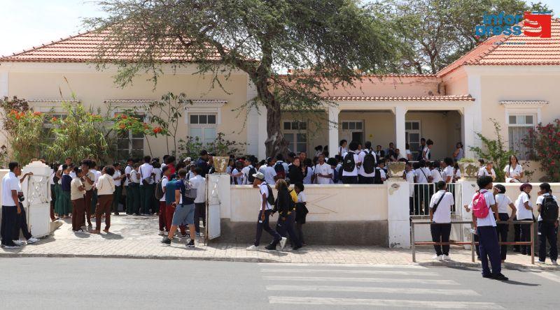 São Vicente: Alunos Pedem Repetição da Prova de Matemática