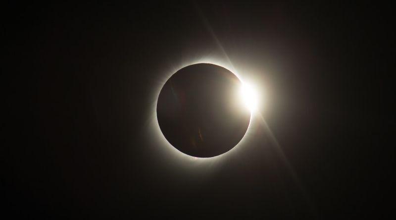 Portugal testemunha pela primeira vez desde 1912 um eclipse total do Sol
