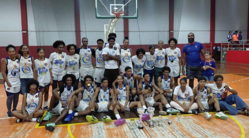 São Vicente: Treinador de La Família critica adiamento do nacional feminino de basquetebol e falta de apoios à formação