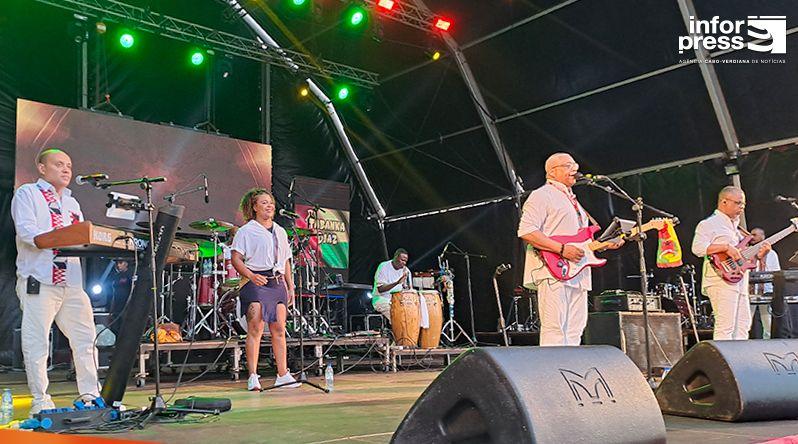São Miguel: Festival da Praia de Calhetona rompeu a madrugada com Garry, viu o sol nascer com Tabanka Djaz e Tikai encerrou o primeiro dia