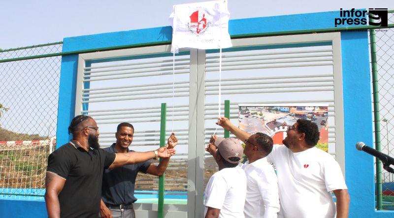 Presidente da Câmara Inaugura Placa Desportiva em Inhuco e Anuncia Novos Investimentos