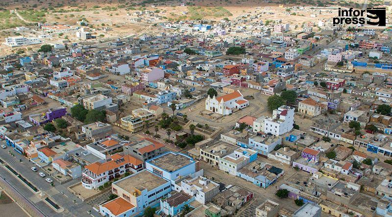 Câmara Municipal do Maio reúne-se com emigrantes para discutir desenvolvimento da ilha