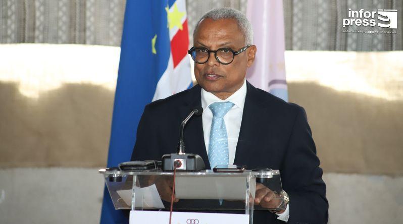 "Governo em funções não é de gestão, mas deve limitar-se a actos correntes" - Presidente da República