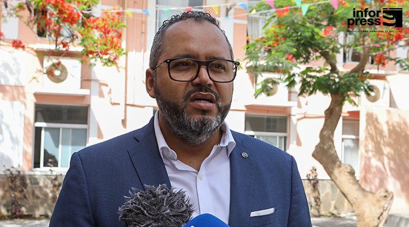 Ministro da Saúde alerta sobre falta de médicos em Imagiologia
