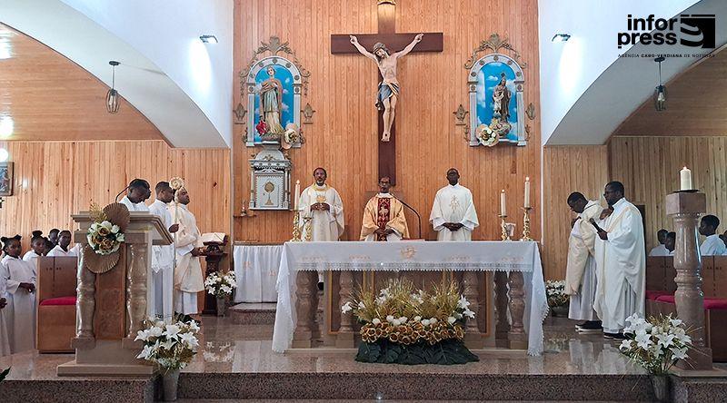 Cardeal Dom Arlindo Celebra 50 Anos de Sacerdócio com Gratidão