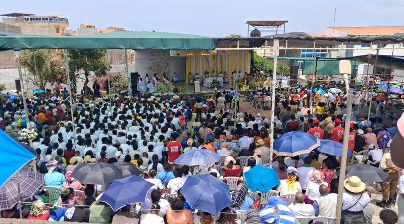 Milhares de fiéis participam na missa de acção de graças pelo episcopado do cardeal Dom Arlindo Furtado