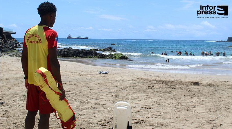 Praias da capital sem prancha, kits de primeiros socorros e vigilância - alertam nadadores-salvadores